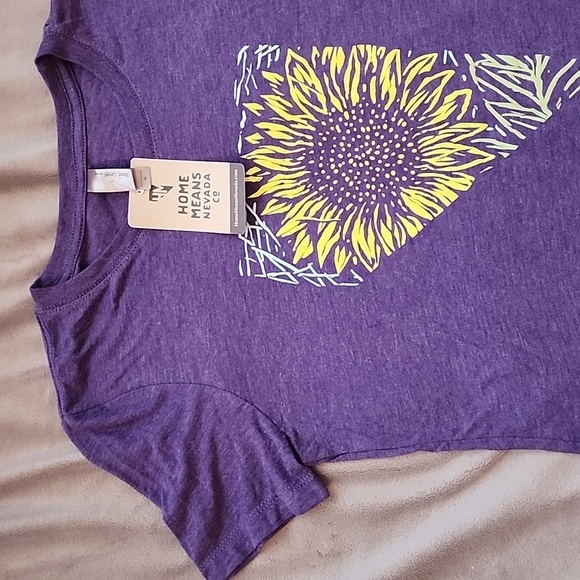 Home Means Nevada Co. - Purple Sunflower t-shirt 💜 Women's Size Medium - New - Picture 4 of 13